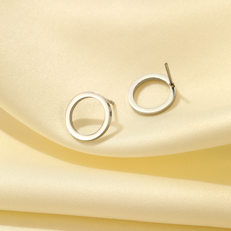 Factory custom wholesale sales of stainless steel simple fashion hollow circle earrings, not allergic, do not fade