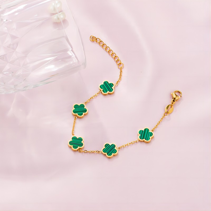 Wholesaling 18 gold-plated green acrylic five leaf flower pendant bracelet