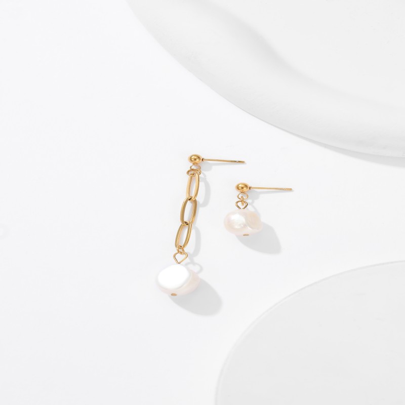 2024 Asymmetrical chain fresh water pearl new fashion earrings for women ins